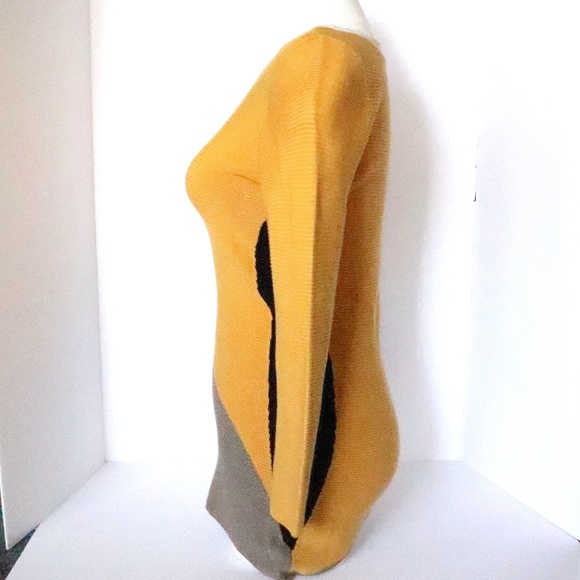 Asymmetrical color blocked tunic length sweater - Picture 3 of 8